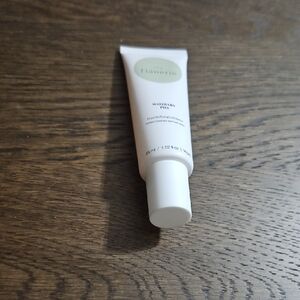 Waterlily Petal Hydrating Moisturizer - White